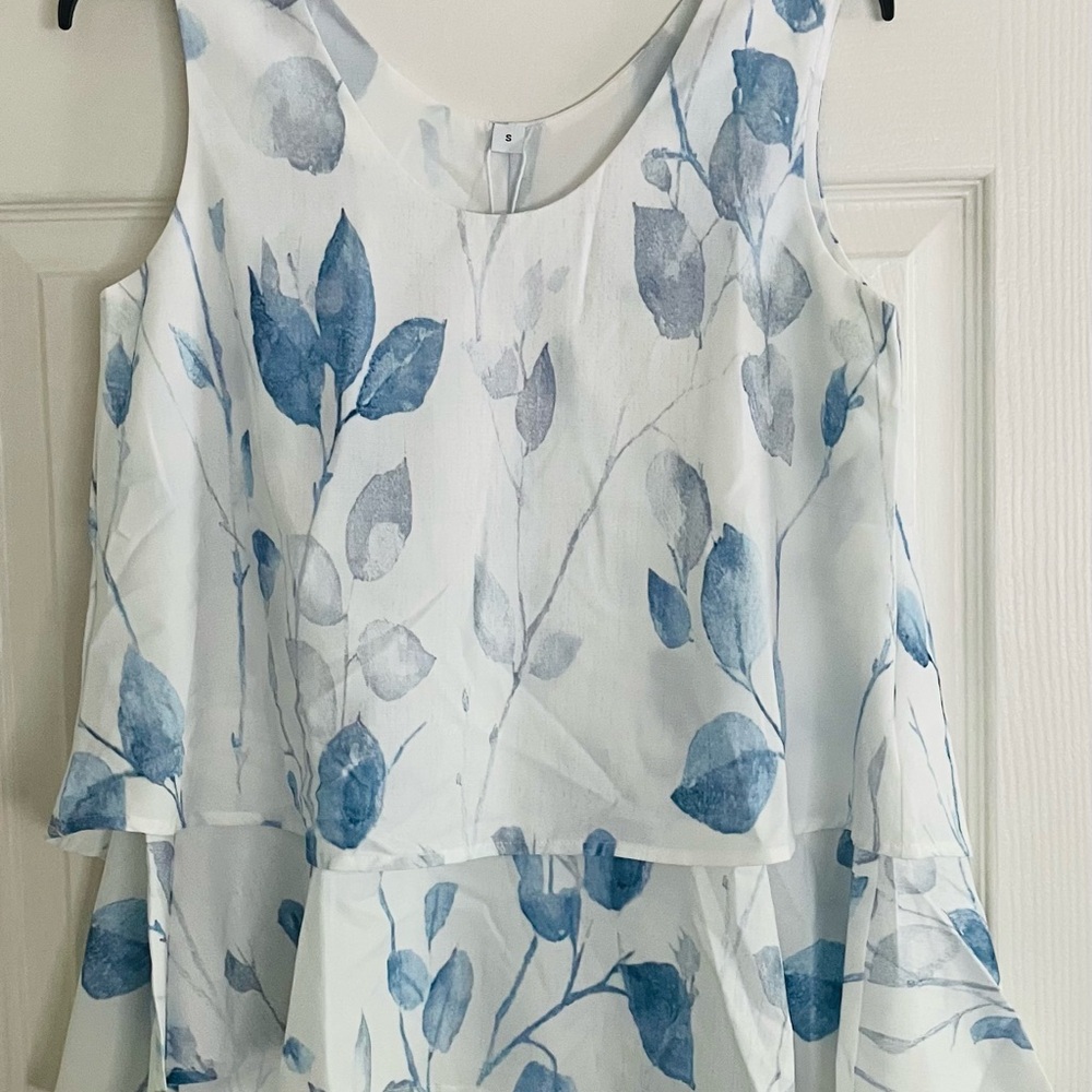 Women’s sleeveless Leaf Print Top